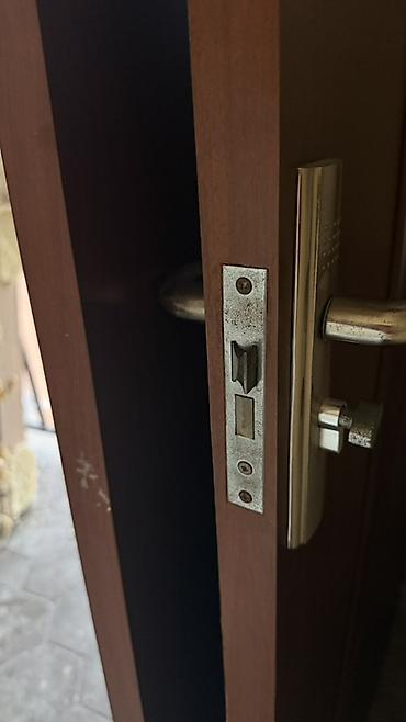 Qapılar və aksessuarlar: 3qapı(xırda deffektləri var) MDF interyer qapısı – şüşəli dizayn - — 4