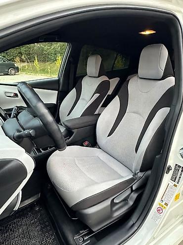 тоето приус: Toyota Prius: 2019 г., 1.8 л, Вариатор, Гибрид, Хэтчбэк — 4