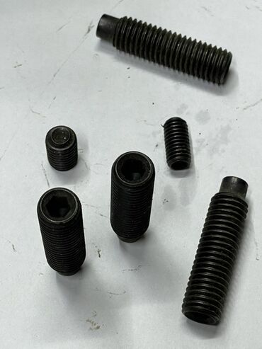 Потолок: Altıbucaqlı başlıqlı set vintləri (grub screw) dəsti - Material: qara