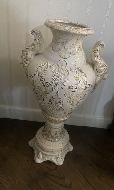 ваза: Original keramikadir. Catdirilma pulsuz.Qiymet razilashma yolu ile