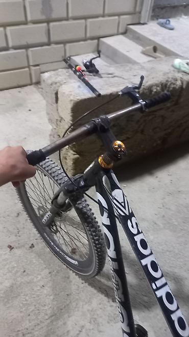 İdman velosipedləri: Velosiped – dağ tipli, 26" təkərli Xüsusiyyətlər: - Çərçivə — 8