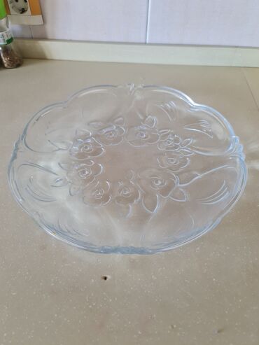 серебряную посуду: Стеклянное круглое блюдо