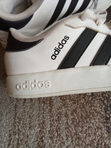 Patike: Adidas, 38.5, bоја - Bela — 5
