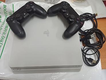 ps konsolu: Sony PlayStation 4 Slim (ağ/gümüş rəng) Komplekt: - PS4 Slim konsolu — 1
