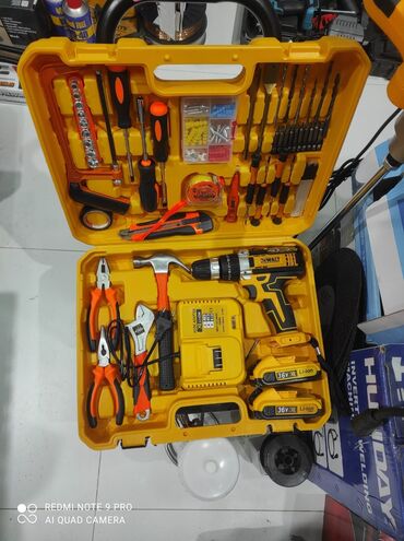Ölçmə cihazları: DeWalt markasına aid sarı rəngli plastik qutuda universal alət dəsti