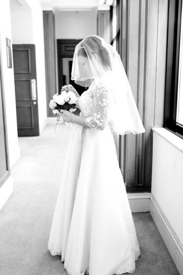 накидка на свадебное платье: Продается свадебное платье с накидкой от известного дизайнера Айкин
