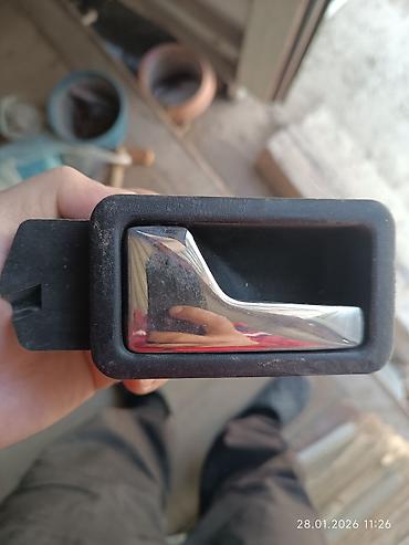 Продаю передняя левая дверная ручка от Ауди б4, ц: 1000 с at lalafo.kg Продаю передняя левая дверная ручка от Ауди б4, ц: 1000 с