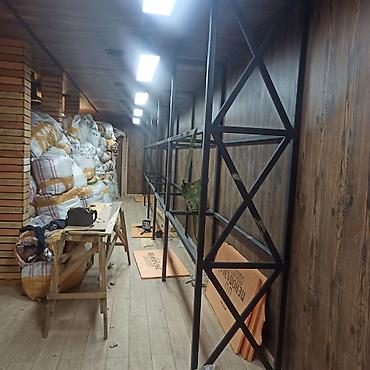 Витрины: Витрина Для телефонов и их аксессуаров, Лофт, 200 см * 180 см * 35 см, Новый — 5