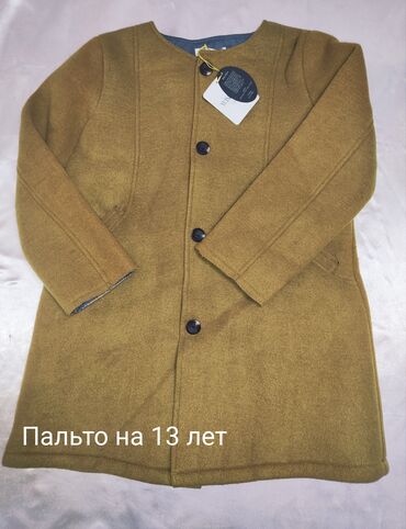съемный меховой воротник на пальто: Пальто новая, производство Корея, цена 2500 сомов