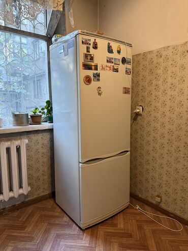 бтавой техника: Холодильник в отличном состоянии + ПОДАРОК - вся посуда на фото