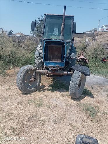 Traktorlar: Belarus MTZ-80 traktor - Kabinalı, dizel mühərrikli MTZ-80 - Öndən — 1