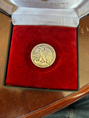 Ostali predmeti za umetnost i kolekcionarstvo: 5 francuskih srebrnih kovanica (2x 1832, 1833, 1838, 1868) 6x pola — 18