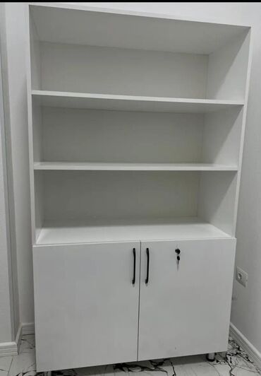 gül dibçək: Kredit yoxdur, Ünvandan götürmə
