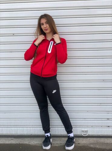 Gornji i donji deo: Likra
M - 2xl
3200 — 8