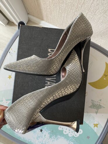 Tuflilər: Tuflilər, Ölçü: 37, rəng - Gümüşü, Yeni — 11