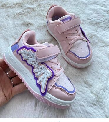 Patike: Veličina - 34, Vodootporne — 27