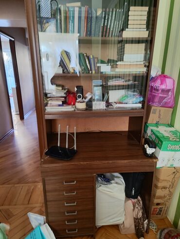 Taburetlər: Kompüter masası, İşlənmiş, Açılmayan, Taxta, Dördbucaq masa