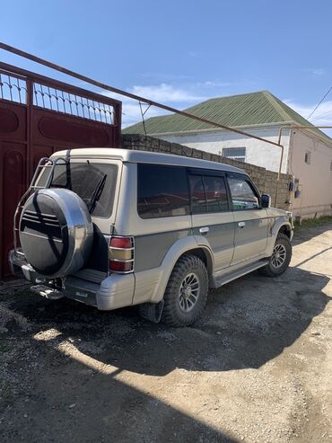 Mitsubishi: Mitsubishi Pajero: 2.5 l | 1992 il 350000 km Ofrouder/SUV — 2
