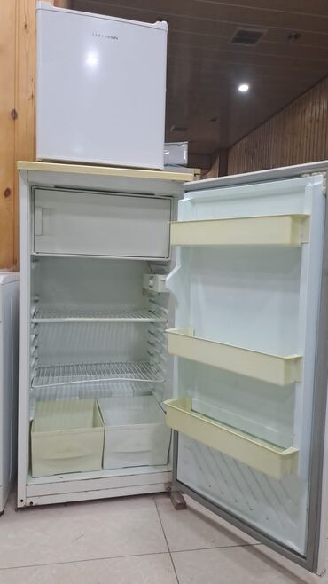 Кухонные плиты и варочные поверхности: Холодильники