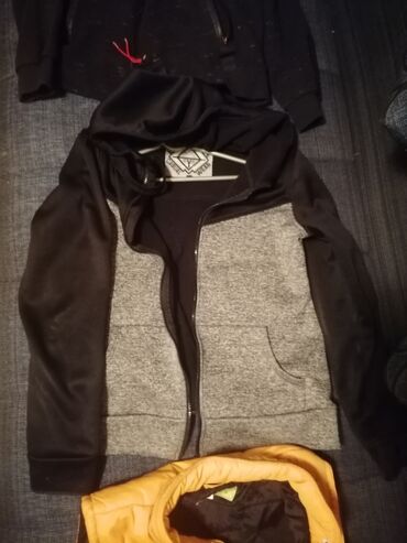 muska jakna nekoriscena: Trenerka Calvin Klein, L (EU 40), bоја - Crna