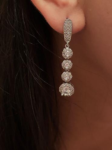 Dəstə daxildir: Boyunbağı, Swarovski, Gümüş lalafo.az -da Dəstə daxildir: Boyunbağı, Swarovski, Gümüş