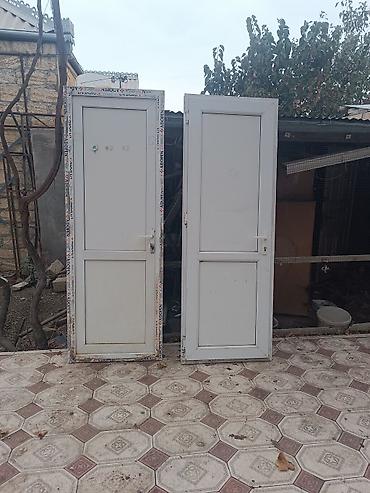 plastik pəncər: Plastik qapi 2 eded 
77*220 sm. bir ededi
Ayna 128*195 sm. bir ededi — 1