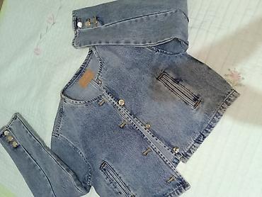 Üst geyimi: AMISU brendinin qadın üçün denim gödəkçəsi - Material: klassik mavi — 1
