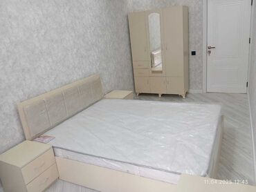 Мебель: Односпальная кровать, 2 тумбы