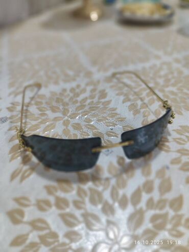 Eynəklər: Eynəklər 3 ceşit qalıb
Yalnız əlaqə saxlanilsin — 8