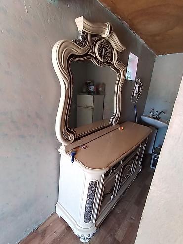 salon mebeli: Klassik üslubda böyük güzgülü konsol/komod - Üslub: Barokko motivli — 3