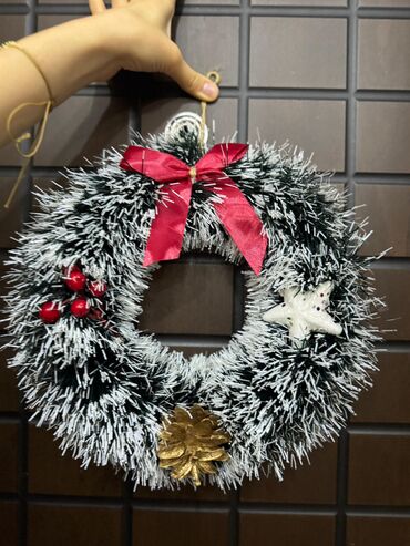 Yolka işıqları: 1.85 hündürlüyündə yolka münasib qiymətə satılır və üzərində bütün — 10