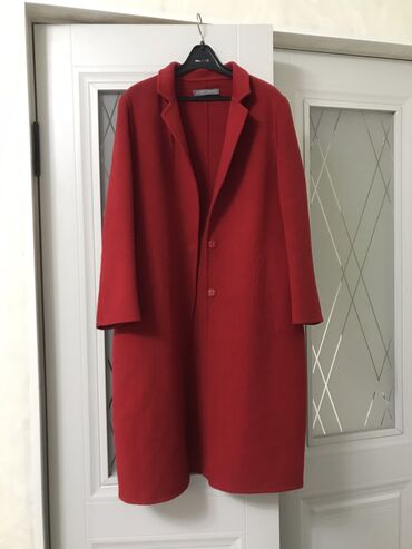 Другая женская одежда: Красное пальто ( Лама ) 
Состояние идеальное