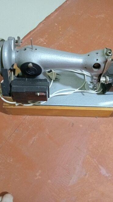 tikiş maşını pedalı: Elektrik tikiş maşını - Kompakt, stolüstü model - Metaldan möhkəm