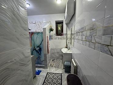 загородный дом с бассейном: 5 комнат, 220 м², 9 соток, Бишкек, Ак-Ордо 2 ж/м Собственник — 2
