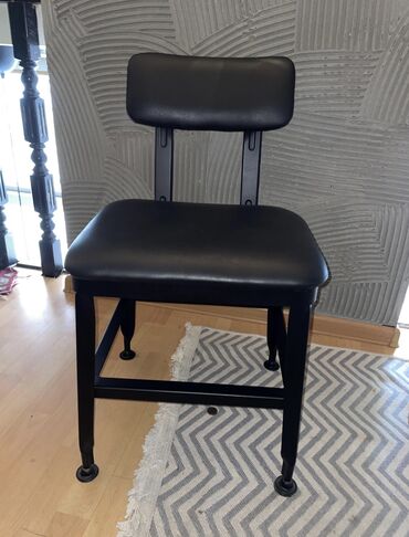 frizerske stolice: Bоја - Crna, Upotrebljenо
