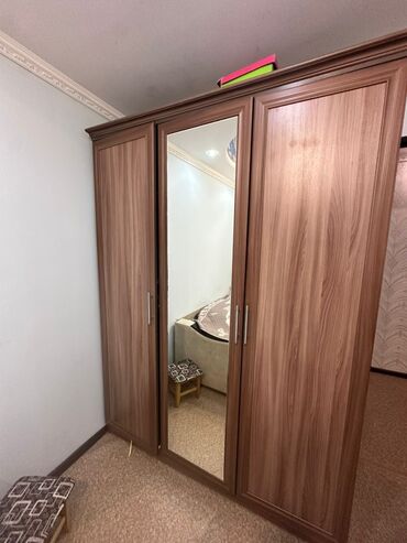 стол стулья для гостиной б у: Продаю трехстворчатый шкаф в отличном состоянии, цена 10 тысяч