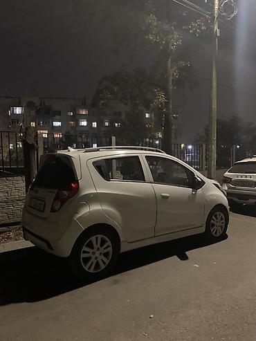 малолитражные авто: Chevrolet Spark: 2014 г., 1 л, Автомат, Газ, Хэтчбэк — 4