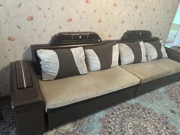 мияхкий мебел: Түз диван, түсү - Күрөң, Колдонулган