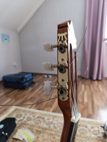 Гитары: Продаю уникальную акустическую гитару Tagima Madrid В комплекте — 8