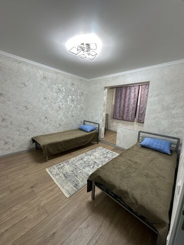 Посуточная аренда квартир: 3 комнаты, Душевая кабина, Постельное белье, Парковка — 11