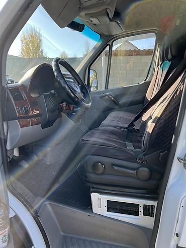 Легкий грузовой транспорт: Легкий грузовик, Mercedes-Benz — 3