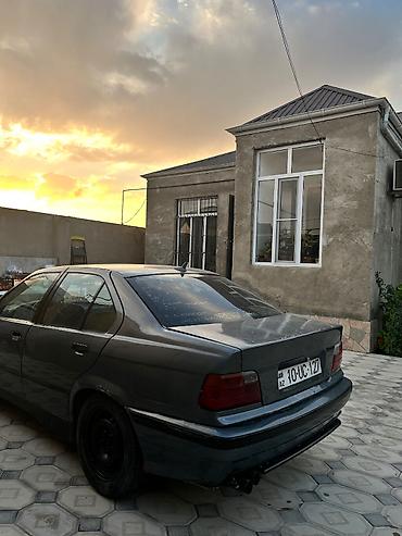 BMW: BMW 3 series: 1.8 l | 1993 il Sedan — 10
