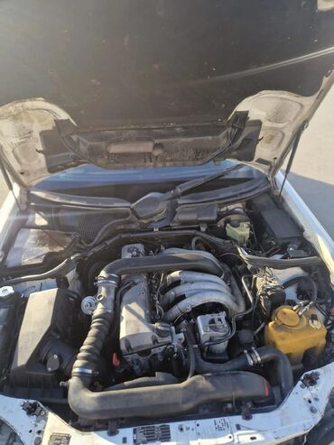 Mercedes-Benz: Mercedes-Benz E‑Class (W210) sedan - Rəng: ağ - Kuzov: 4 qapılı sedan — 1