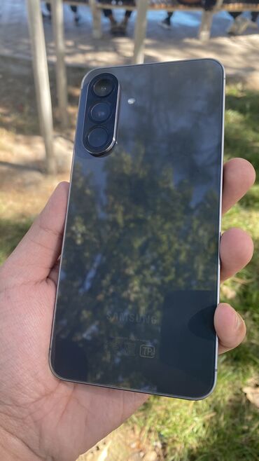 Samsung: Samsung Galaxy A56, Б/у, 128 ГБ, цвет - Голубой, 2 SIM, eSIM