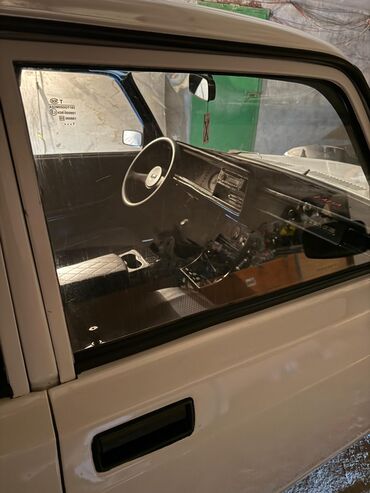 VAZ (LADA): Model: LADA (VAZ) 2107 sedan Kuzov: 4 qapı, ağ rəng Salon: klassik — 5