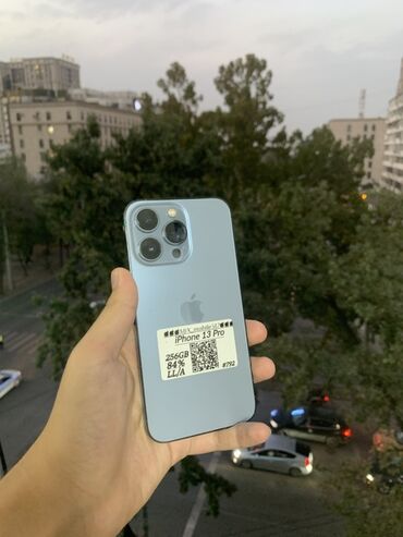 сколько стоит бэушный iphone 13: IPhone 13 Pro, Колдонулган, 256 ГБ, Sierra Blue, Коргоочу айнек, Каптама, Бөлүп төлөө менен, 84 %