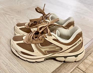 Кроссовки и спортивная обувь: Кроссовки и слипоны 1) Бежево‑коричневые кроссовки - Цвет — 2