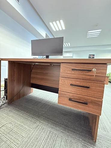 Ofis dəst mebeli: Təcili satılır! Ofis mebel dəsti – müasir dizayn, qoz ağacı — 11