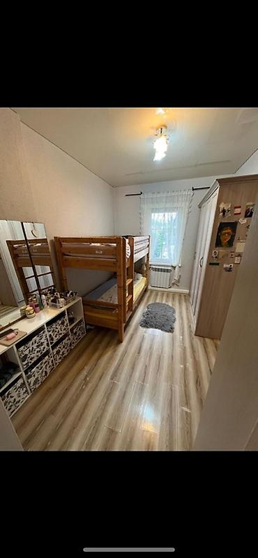 Продажа коттеджей и домов: Продается дом в городе Токмак * Комнаты: 5 спален большой зал — 12