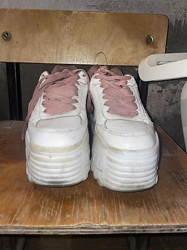 кайра 35: Кроссовкалар, 38, Bershka, Колдонулган, түсү - Ак, Өзү алып кетүү, Акылуу жеткирүү — 3